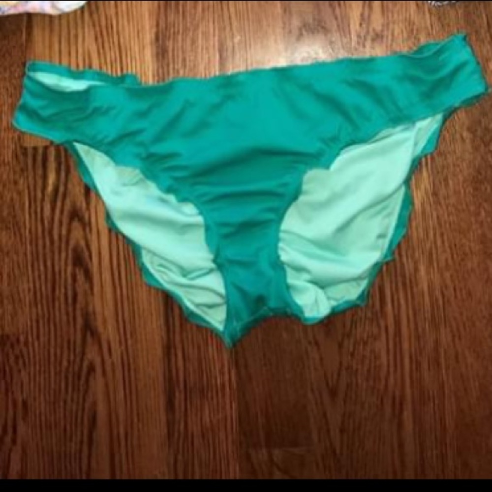 VS large cheeky bottom